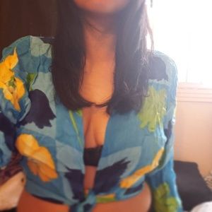 Blue floral long sleeve knot crop top